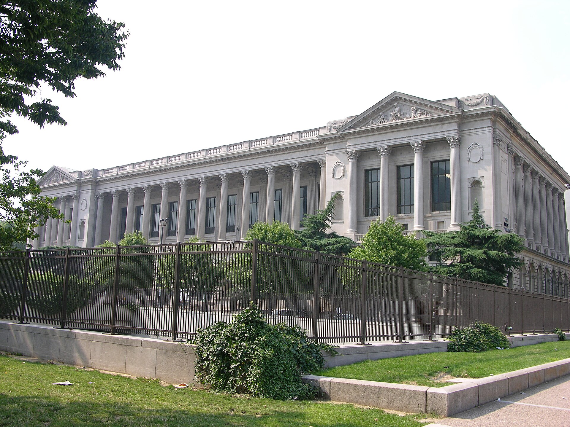 The Free Library of Philadelphia, Parkway Central